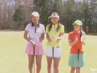 自信的 亞洲人 青少年 女孩 玩 一 遊戲 的 條 高爾夫球
