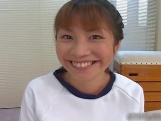 Enticing japoneze adolescent duke thithur të saj doktors