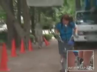 迷人 青少年 亚洲人 辣妹 骑术 bikes 得到 的阴户 所有 湿